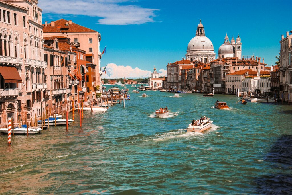 IT Outsourcing to Italy: Pros and Cons